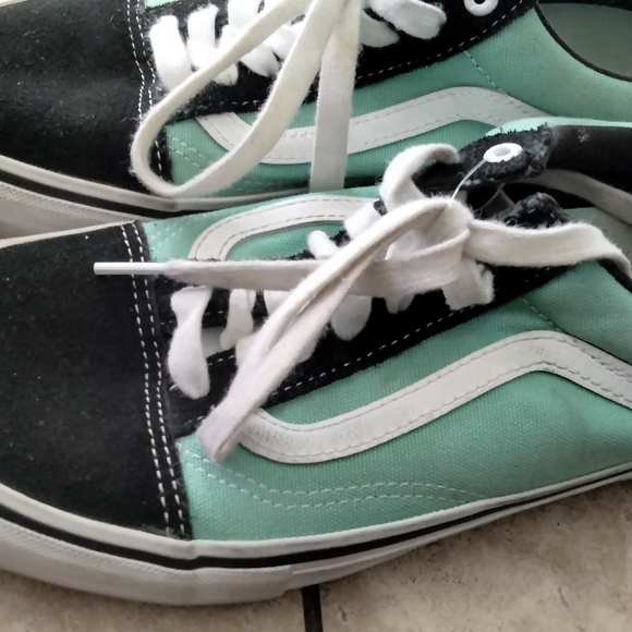 Vans - Picture 4 of 4